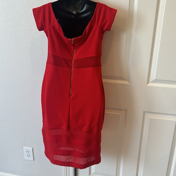 RED DRESS - Picture 4 of 5